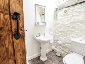 CARTREFLE, pet friendly, character holiday cottage in Bala - Image 3