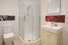 Luxury cottage with stunning views, hot tub and 2 dogs welcome - Image 3