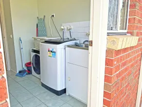 Ringwood 2BR Home  - Image 4