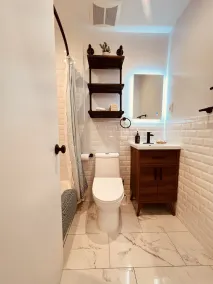 Digital Nomad; Duplex, Washer & Dryer in Unit; MTR - Image 4