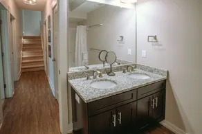 Spacious luxury cabin with hot tub and a great view! - Image 3