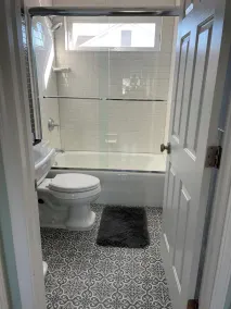 2 blocks to Beach LINEN, fire pit, POOL sleeps 12 - Image 4