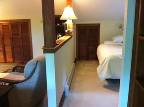Sunny , cozy 1-bedroom, wooded, private, central Island location, close to ocean - Image 5