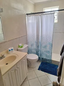 Cumber's Tropical Apartments - Image 2