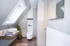 In der Ersten Etage Befindet Sich ein Großes Schlafzimmer mit Direktem Zugang zu - Image 5