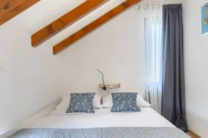 Romantic holiday home with jacuzzi, BBQ, WiFi - Image 4