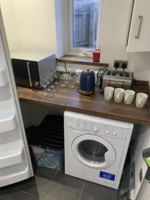 4 bed family home wifi, netflix, parking, close to wicksteed park - Image 2
