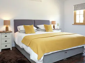 1 bedroom accommodation in Brighstone - Image 3