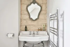 Luxury Romantic Coach House for 2 in the Cotswolds | EV - Image 3