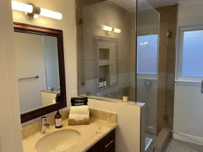 Luxury Executive home in Bay Area close to Apple/Shopping - Image 4
