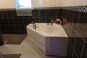 HOUSE with SWIMMING POOL, QUIET AREA NEAR DOWNTOWN LA ROCHELLE - Image 4