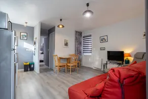 Holiday Apartment L'Eclose Ty Gwen with Private Terrace, Shared Garden – Bike-Friendly & Near GR34 - Image 3