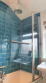 5 Bed, 2 Bath Home + Terrace, Garden & Parking - Image 3