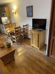 Monolocale di lusso con facile accesso alle 3 valli in una splendida città termale, connessione Wi-Fi gratuita - Image 4