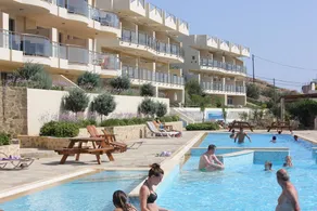 Elegant, Modern  With Shared Swimming Pools - Image 2