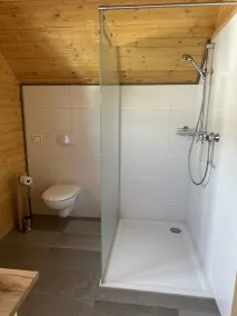 Living above the clouds in a log cabin - Image 2