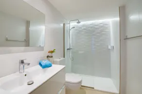 Apartment in CALA MILLOR, directly on the beach 2 bedrooms, WIFI Free, 5 ETAGE. - Image 3