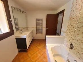Large villa with pool and jacuzzi in a residential area - Image 2
