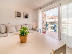 Aparthotel with pool and terrace sea views - Image 5