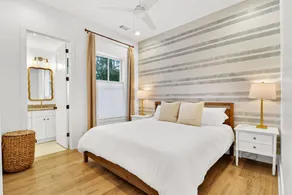Bright Dreamy Cottage-Walkable to Water & Downtown - Image 5
