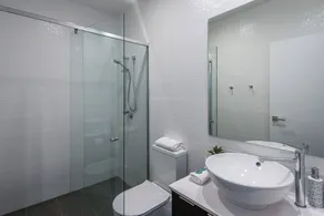 Executive 2BR Bulimba Apartment em frente ao parque em Oxford St - Image 3