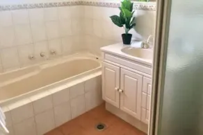 Spacious townhouse located in the CBD! - Image 3