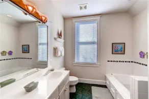 Cozy Cottage, Old Baldy Lighthouse Views, BHI - Image 3