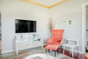 A Little Retro, A Lot of Comfort | 4-BR| 1 K & 3Q| 10 Min YYG | 15 Min-DT | A/C - Image 2