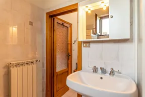 Apartment 'La Casa Di Anita' with with a view from a large panoramic terrace over the mountains - Image 2