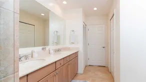 Spacious One-Bedroom Condo with Pool View, Balcony & Beach Club Access - Image 2