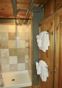 3-minutters gang til Main St, Sun Deck & Hot Tub, Game Room, indhegnet gård - A + anmeldelser - Image 4