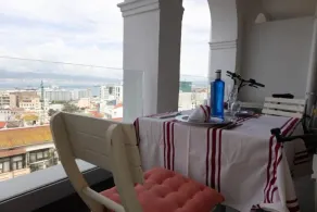 Charming Colonial Flat in historic building - Image 5