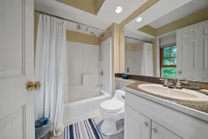 Cozy Vermont townhouse with opportunities for outdoor fun in summer and winter - Image 4