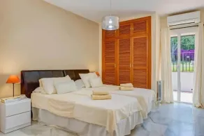 Beautiful Villa set in a quiet cul-de-sac close to all amenities - Image 5