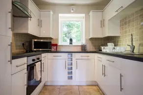 Spacious, bright, central apartment for up to 4 - Image 5