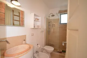 Charmig villa med stor trädgård och närhet till havet - Image 3