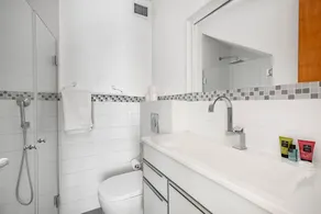 MAMAD, Penthouse & Jacuzzi in Neve Tzedek by FeelHome - Image 4