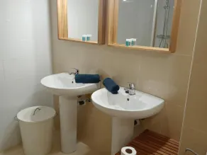 Casa familiar con patio y garaje en Villanúa, ideal para 8 personas - Image 5