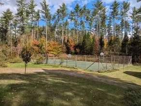 Comfortable family lake house with tennis court and private beach - Image 2