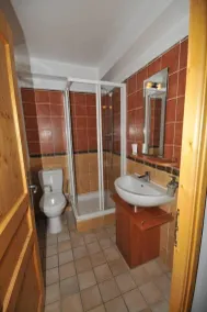 Chalet 'Les P'tits Loups', sur les pistes, sauna, grande terrasse ensoleillée. - Image 3