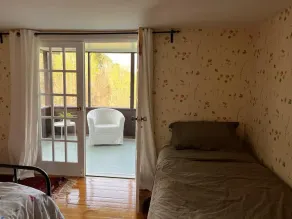 *Amazing deal for the season* Cozy and spacious cottage w/ private lake & dock - Image 4