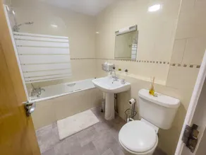 Spacious Contractor Flat for Large groups - Private Parking by Tailored Apartments - Image 2