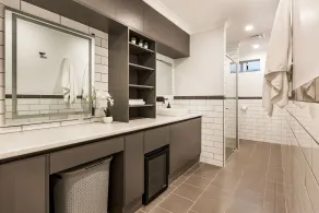 CONTEMPORARY COASTAL BEAUTY SITUATED IN A CENTRAL & BEACHSIDE LOCATION - Image 3