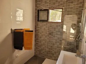 'Appartement de lujo Nerja' avec vue sur mer et montagne, piscine partagée et Wi-Fi. - Image 3