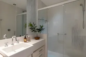 Copacabana – Av. Atlântica | 4 quartos, Vista Mar, 1 min praia de Copacabana - por Casapē Rio - Image 2