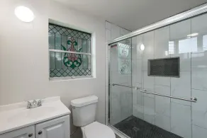 F1 •  30% OFF • Updated, Cozy & Clean • Fast WiFi • 2BR/2BA Monthly Rental - Image 2