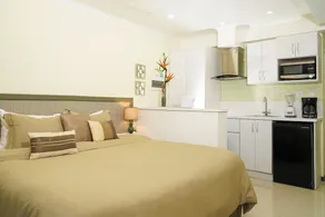 Palm Beach New Modern Suite Steps Away From the Beach & Marriott Hotel - Image 5