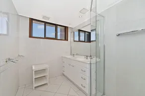 Akuna 18 - Coastal comfort with 6th-floor views just steps to the sand - Image 2