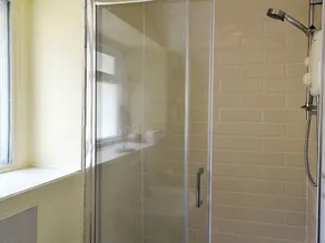 5 bedroom accommodation in Winsford - Image 2