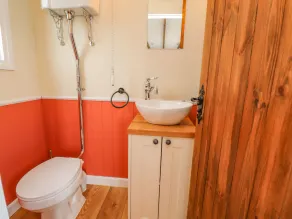 The Journeyman Luxury Shepherds Hut - Image 3